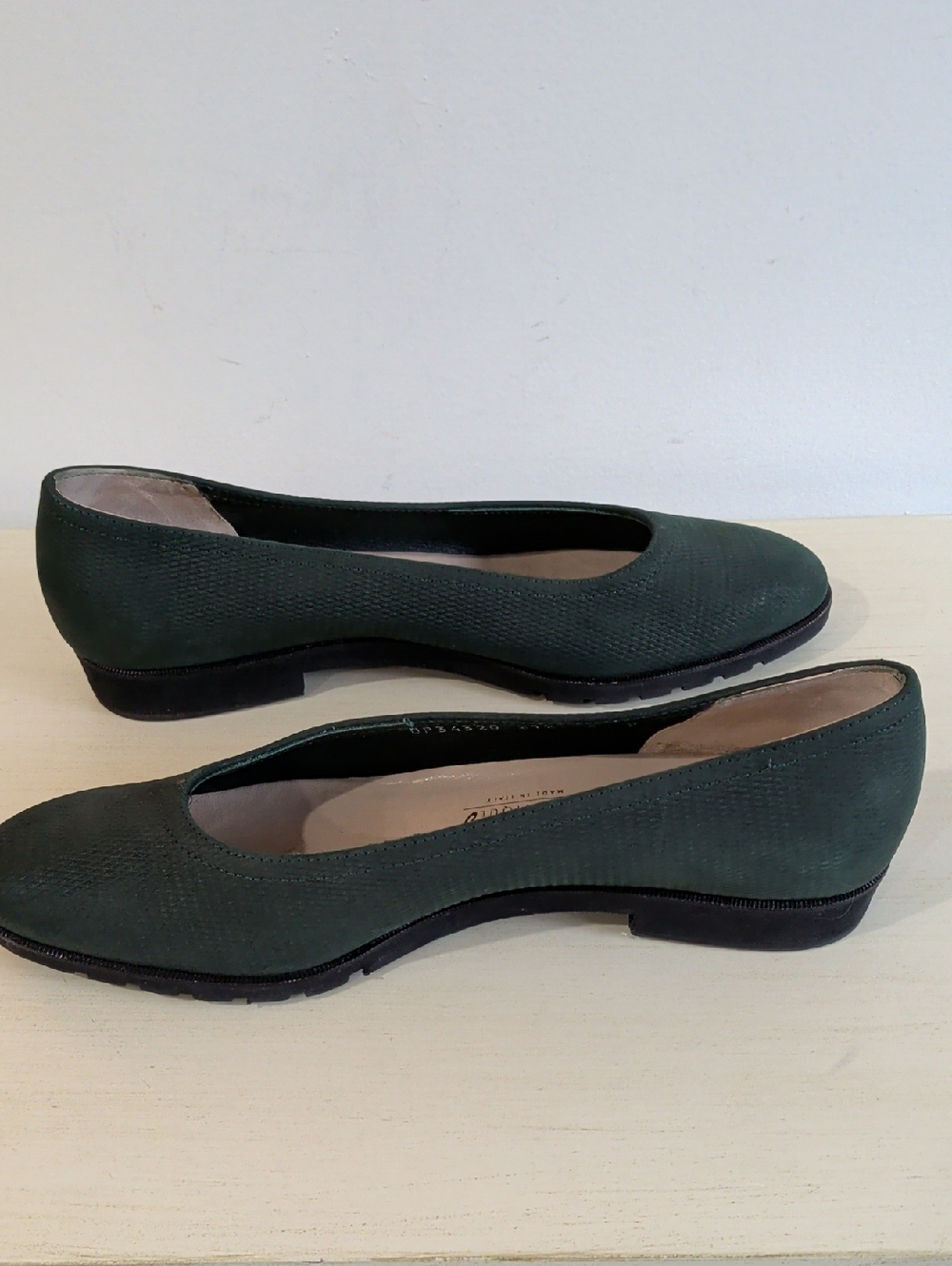 Salvatore Ferragamo Forest Green Textured Leather Flats Size 8 - Picture 4 of 9